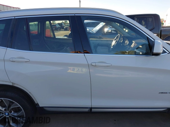 2017 BMW X3 xDrive28i z VIN 5UXWX9C50H0T08829, wystawiony jako IAAI lot #41815714 z przebiegiem 79 120 mil mil oraz . Historia ofert i sprzedaży dostępna na DreamBid. Obrazek 14.