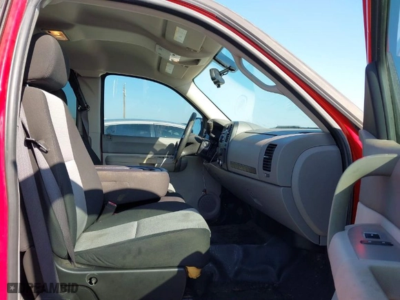 2008 Chevrolet Silverado 1500 Work Truck with VIN 1GCEC19C68Z257588, listed as a IAAI auction lot 41481097 with 194,145 mi miles. Bid and sale history available at carsss.com. Image 5.