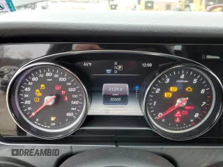 2019 Mercedes-Benz E 300 z VIN WDDZF4KBXKA673571, wystawiony jako Copart lot #52425625 z przebiegiem 32 605 mil mil oraz Szkoda całkowita • Salvage title. Historia ofert i sprzedaży dostępna na DreamBid. Obrazek 9.