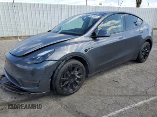 2023 Tesla Model Y Long Range z VIN 7SAYGAEE7PF714828, wystawiony jako Copart lot #89210485 z przebiegiem 42 256 mil mil oraz Szkoda całkowita • Salvage title. Historia ofert i sprzedaży dostępna na DreamBid. Obrazek 1.