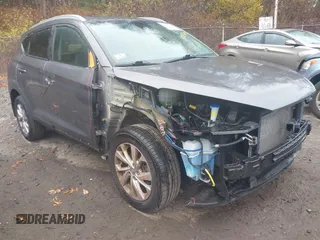 2020 Hyundai Tucson Value z VIN KM8J3CA47LU185963, wystawiony jako IAAI lot #40896177 z przebiegiem 89 994 mil mil oraz . Historia ofert i sprzedaży dostępna na DreamBid. Obrazek 1.