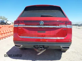 2024 Volkswagen Atlas SEL with VIN 1V2BR2CA3RC533646, listed as a IAAI auction lot 41772115 with 10,498 mi miles and . Bid and sale history available at DreamBid. Image 16.