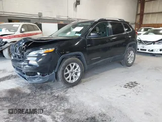 2016 Jeep Cherokee Latitude z VIN 1C4PJMCS3GW241848, wystawiony jako IAAI lot #42085623 z przebiegiem 95 477 mil mil oraz . Historia ofert i sprzedaży dostępna na DreamBid. Obrazek 18.