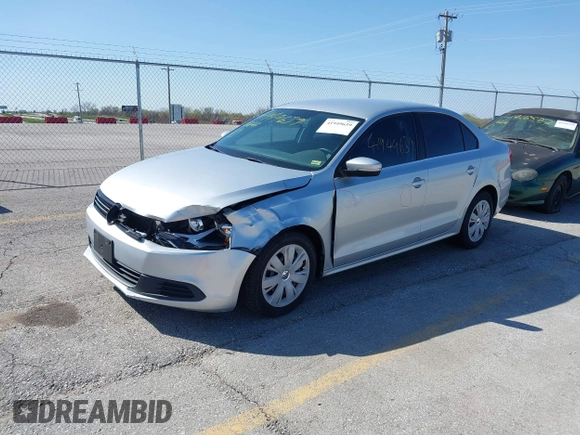 2013 Volkswagen Jetta Sedan SE with VIN 3VWDP7AJ8DM404855, listed as a IAAI auction lot 41949639 with 166,264 mi miles. Bid and sale history available at carsss.com. Image 2.