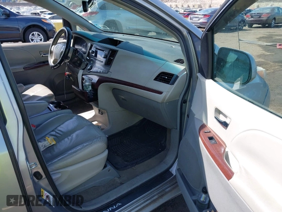 2011 Toyota Sienna XLE AAS с VIN 5TDYK3DC1BS142229, выставлен на аукционе IAAI как лот 42076380 с пробегом 132 768 миль миль и . История ставок и продаж доступна на DreamBid. Изображение 5.
