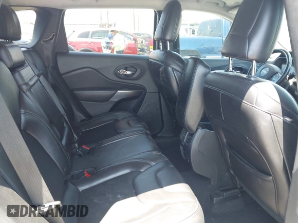 2019 Jeep Cherokee Latitude Plus z VIN 1C4PJLLB9KD248110, wystawiony jako IAAI lot #42205709 z przebiegiem 94 715 mil mil oraz . Historia ofert i sprzedaży dostępna na DreamBid. Obrazek 8.