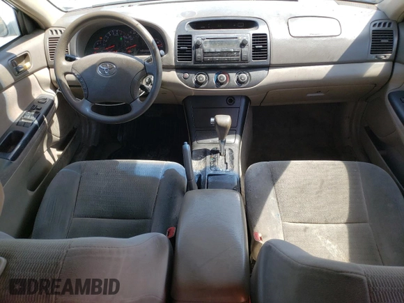 2005 Toyota Camry STD z VIN 4T1BE32K55U025255, wystawiony jako Copart lot #59423275 z przebiegiem 290 722 mil mil oraz Czysty tytuł • Clean title. Historia ofert i sprzedaży dostępna na DreamBid. Obrazek 8.