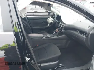 2025 Nissan Sentra S z VIN 3N1AB8BV7SY218700, wystawiony jako IAAI lot #41264762 z przebiegiem 11 055 mil mil oraz . Historia ofert i sprzedaży dostępna na DreamBid. Obrazek 5.