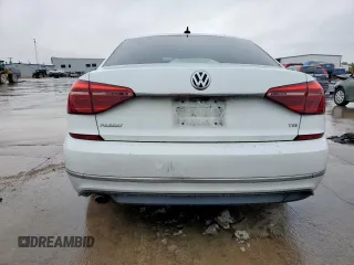 2017 Volkswagen Passat R-Line z VIN 1VWDT7A39HC074471, wystawiony jako Copart lot #51965305 z przebiegiem 63 152 mil mil oraz Szkoda całkowita • Salvage title. Historia ofert i sprzedaży dostępna na DreamBid. Obrazek 6.