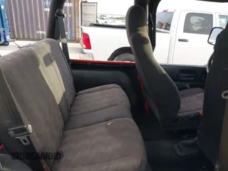 2003 Jeep Wrangler SE z VIN 1J4FA29113P323655, wystawiony jako IAAI lot #42704498 z przebiegiem 189 763 mil mil oraz . Historia ofert i sprzedaży dostępna na DreamBid. Obrazek 8.