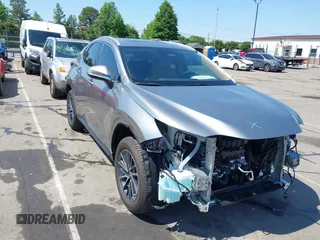 2025 Lexus NX 250 Premium z VIN 2T2GDCAZ1SC020537, wystawiony jako IAAI lot #42140775 z przebiegiem 2 349 mil mil oraz . Historia ofert i sprzedaży dostępna na DreamBid. Obrazek 1.