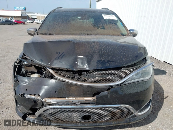 2017 Chrysler Pacifica Limited z VIN 2C4RC1GG7HR545265, wystawiony jako IAAI lot #41881441 z przebiegiem 165 786 mil mil oraz . Historia ofert i sprzedaży dostępna na DreamBid. Obrazek 12.