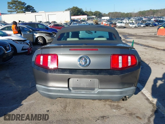2010 Ford Mustang V6 с VIN 1ZVBP8ENXA5159388, выставлен на аукционе IAAI как лот 41433762 с пробегом 59 546 миль миль и . История ставок и продаж доступна на DreamBid. Изображение 15.