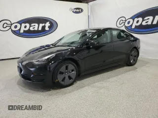2023 Tesla Model 3 z VIN 5YJ3E1EA4PF452809, wystawiony jako Copart lot #63688885 z przebiegiem 125 442 mil mil oraz Czysty tytuł • Clean title. Historia ofert i sprzedaży dostępna na DreamBid. Obrazek 1.