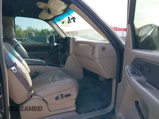 2003 Chevrolet Avalanche with VIN 3GNEK13T33G332498, listed as a IAAI auction lot 42060369 with 176,196 mi miles. Bid and sale history available at carsss.com. Image 5.