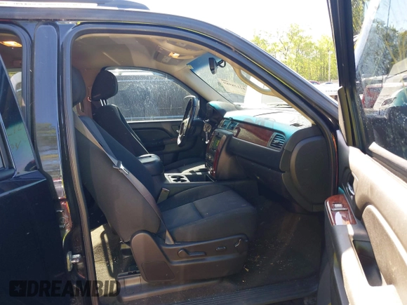 2013 Chevrolet Avalanche LS with VIN 3GNTKEE76DG197730, listed as a IAAI auction lot 42128989 with 105,722 mi miles and . Bid and sale history available at DreamBid. Image 5.