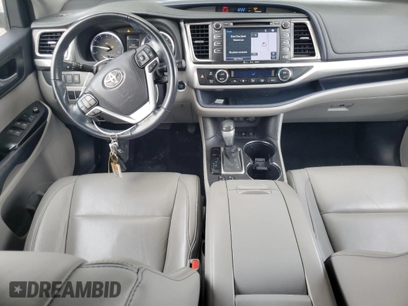 2018 Toyota Highlander SE with VIN 5TDJZRFH2JS538211, listed as a Copart auction lot 53752065 with 58,706 mi miles and Salvage title. Bid and sale history available at DreamBid. Image 8.