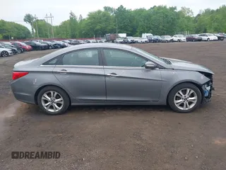 2011 Hyundai Sonata Limited z VIN 5NPEC4AC7BH304445, wystawiony jako IAAI lot #42240429 z przebiegiem 126 657 mil mil oraz . Historia ofert i sprzedaży dostępna na DreamBid. Obrazek 13.