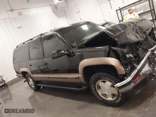 1996 GMC Suburban with VIN 1GKFK16R5TJ721935, listed as a IAAI auction lot 41389890 with 189,243 mi miles. Bid and sale history available at carsss.com. Image 14.