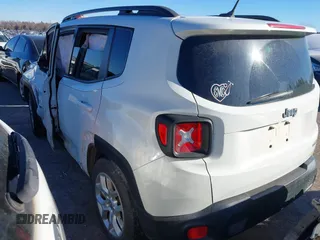 2016 Jeep Renegade Latitude z VIN ZACCJABT0GPE14956, wystawiony jako IAAI lot #41238249 z przebiegiem 145 764 mil mil oraz . Historia ofert i sprzedaży dostępna na DreamBid. Obrazek 3.