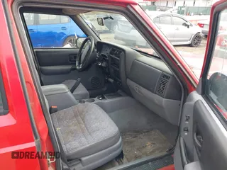 1998 Jeep Cherokee Sport with VIN 1J4FT68SXWL245626, listed as a IAAI auction lot 41630946 with 190,000 mi miles. Bid and sale history available at carsss.com. Image 5.