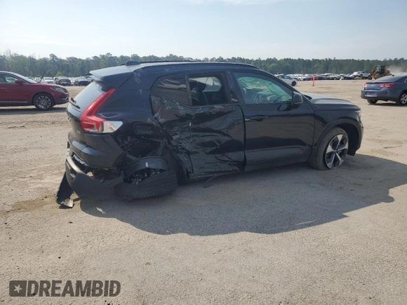 2023 Volvo XC40 Plus Dark Theme с VIN YV4L12UW0P2069853, выставлен на аукционе Copart как лот 57647985 с пробегом 16 252 миль миль и Списание • Salvage title. История ставок и продаж доступна на DreamBid. Изображение 3.
