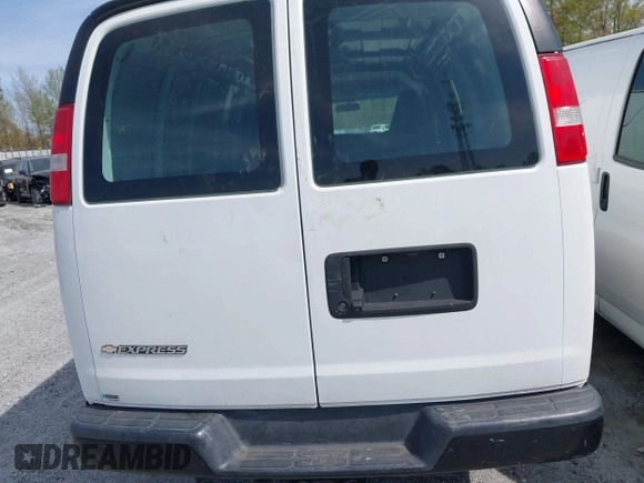 2018 Chevrolet Express Cargo Van with VIN 1GCWGAFP3J1270397, listed as a IAAI auction lot 41935825 with 1 mi miles. Bid and sale history available at carsss.com. Image 16.