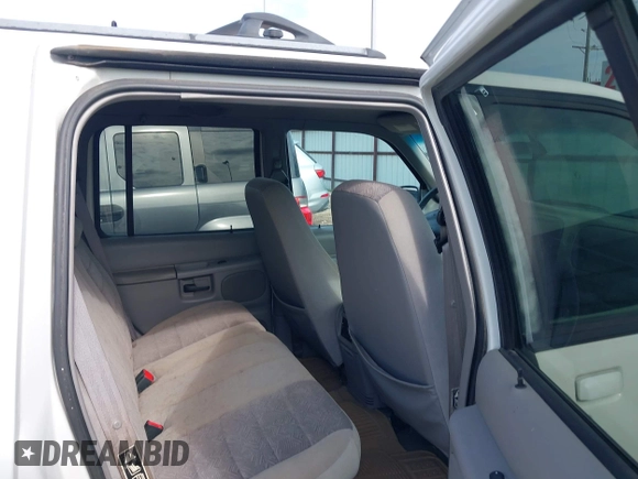 1999 Ford Explorer XLT z VIN 1FMZU32E9XZB70428, wystawiony jako IAAI lot #42697066 z przebiegiem 183 745 mil mil oraz . Historia ofert i sprzedaży dostępna na DreamBid. Obrazek 8.