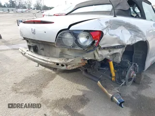 2002 Honda S2000 z VIN JHMAP11492T004927, wystawiony jako IAAI lot #42062377 z przebiegiem 117 612 mil mil oraz . Historia ofert i sprzedaży dostępna na DreamBid. Obrazek 6.
