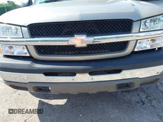 2004 Chevrolet Silverado 1500 Work Truck with VIN 1GCEC14X54Z233870, listed as a IAAI auction lot 42114163 with 236,226 mi miles. Bid and sale history available at carsss.com. Image 6.