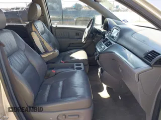 2008 Honda Odyssey Touring with VIN 5FNRL38918B059770, listed as a IAAI auction lot 41920865 with 231,599 mi miles. Bid and sale history available at carsss.com. Image 5.