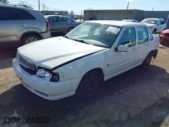 1999 Volvo S70 z VIN YV1LS55A8X1580392, wystawiony jako IAAI lot #41623528 z przebiegiem 77 806 mil mil oraz . Historia ofert i sprzedaży dostępna na DreamBid. Obrazek 17.