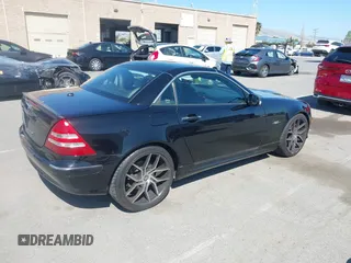2004 Mercedes-Benz SLK 230/320 с VIN WDBKK65FX4F308099, выставлен на аукционе IAAI как лот 42320907 с пробегом 173 122 миль миль и . История ставок и продаж доступна на DreamBid. Изображение 4.