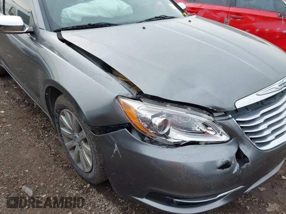 2013 Chrysler 200 Limited with VIN 1C3CCBCG8DN718207, listed as a IAAI auction lot 42136735 with 139,632 mi miles. Bid and sale history available at carsss.com. Image 6.