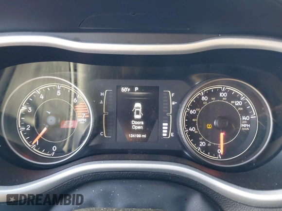 2018 Jeep Cherokee Latitude Plus z VIN 1C4PJLLB5JD538858, wystawiony jako IAAI lot #41752157 z przebiegiem 134 199 mil mil oraz . Historia ofert i sprzedaży dostępna na DreamBid. Obrazek 7.