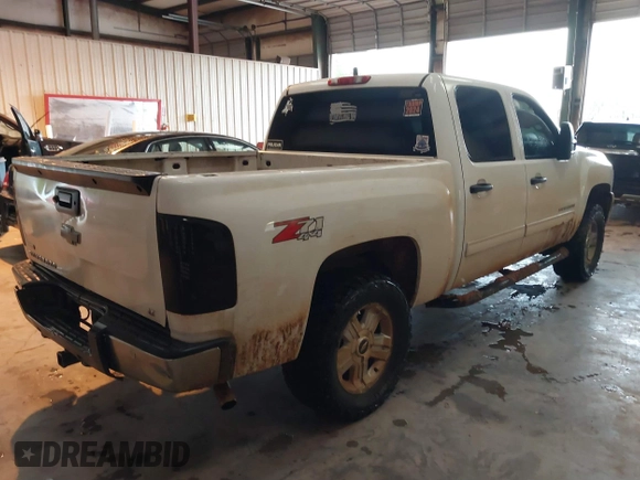 2011 Chevrolet Silverado 1500 LT with VIN 3GCPKSE34BG310982, listed as a IAAI auction lot 41053374 with 278,024 mi miles. Bid and sale history available at carsss.com. Image 4.