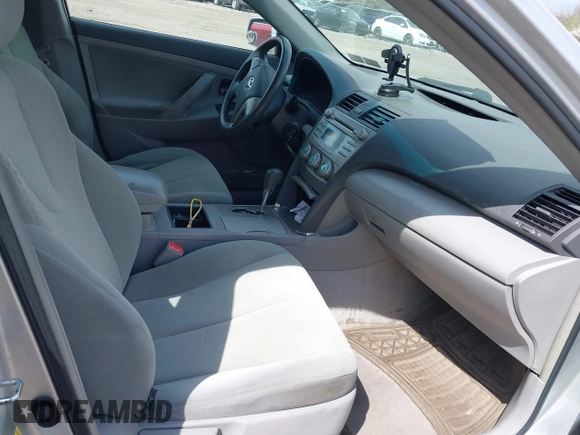 2009 Toyota Camry with VIN 4T1BE46K39U383900, listed as a IAAI auction lot 41930066 with 124,387 mi miles. Bid and sale history available at carsss.com. Image 5.