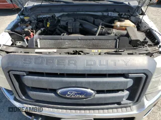 2014 Ford F-250 XL z VIN 1FTBF2A63EEA73881, wystawiony jako Copart lot #57694895 z przebiegiem 228 589 mil mil oraz Czysty tytuł • Clean title. Historia ofert i sprzedaży dostępna na DreamBid. Obrazek 11.