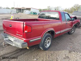 1998 Chevrolet S-10 LS with VIN 1GCCS1940W8183851, listed as a IAAI auction lot 41286793 with 262,690 mi miles. Bid and sale history available at carsss.com. Image 4.