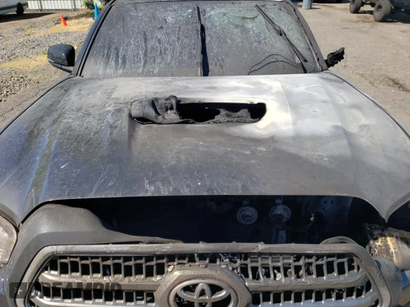 2017 Toyota Tacoma SR5 z VIN 3TMDZ5BN3HM033290, wystawiony jako Copart lot #55990995 z przebiegiem Nie podano mil oraz Szkoda całkowita • Salvage title. Historia ofert i sprzedaży dostępna na DreamBid. Obrazek 11.