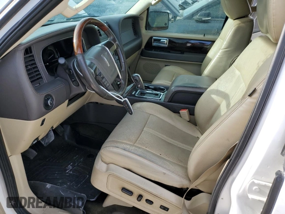 2015 Lincoln Navigator z VIN 5LMJJ2HT1FEJ08207, wystawiony jako Copart lot #49405515 z przebiegiem 283 073 mil mil oraz Szkoda całkowita • Salvage title. Historia ofert i sprzedaży dostępna na DreamBid. Obrazek 7.