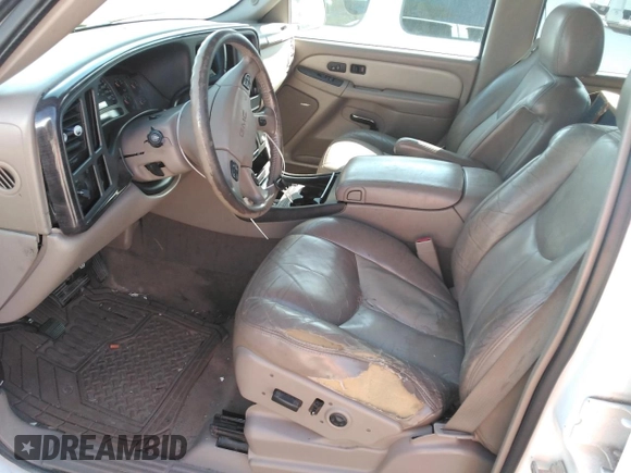2005 GMC Sierra Denali z VIN 2GTEK63NX51184417, wystawiony jako Copart lot #55663955 z przebiegiem 201 401 mil mil oraz Tytuł czysty. Historia ofert i sprzedaży dostępna na DreamBid. Obrazek 7.