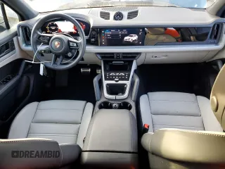 2024 Porsche Cayenne S z VIN WP1AL2AY8RDA34476, wystawiony jako Copart lot #85162734 z przebiegiem 15 203 mil mil oraz Szkoda całkowita • Salvage title. Historia ofert i sprzedaży dostępna na DreamBid. Obrazek 8.