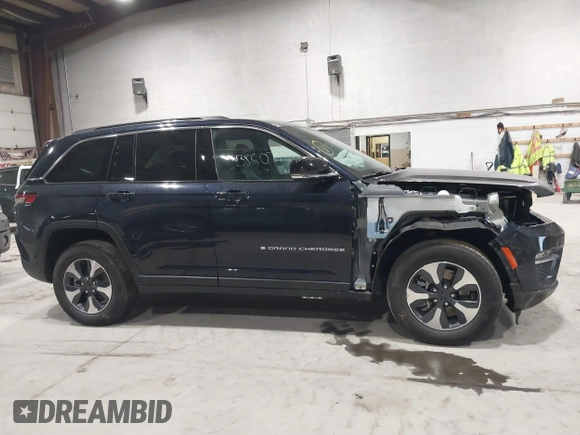 2024 Jeep Grand Cherokee с VIN 1C4RJYB65R8582910, выставлен на аукционе IAAI как лот 41719656 с пробегом 9 176 миль миль и . История ставок и продаж доступна на DreamBid. Изображение 14.