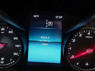 2022 Mercedes-Benz GLC with VIN W1N0G8EB2NV394902, listed as a IAAI auction lot 40949968 with 18,962 mi miles. Bid and sale history available at carsss.com. Image 16.