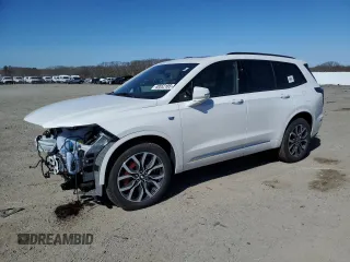 2025 Cadillac XT6 AWD Sport z VIN 1GYKPHRS5SZ101521, wystawiony jako Copart lot #48552185 z przebiegiem 262 mil mil oraz Szkody całkowita. Historia ofert i sprzedaży dostępna na DreamBid. Obrazek 1.