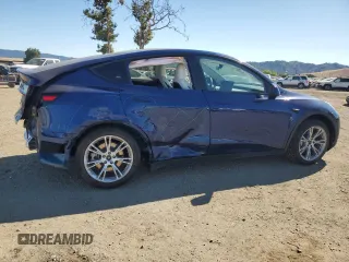 2024 Tesla Model Y Long Range with VIN 7SAYGDEEXRF983989, listed as a Copart auction lot 64035155 with 12,137 mi miles and Salvage title. Bid and sale history available at DreamBid. Image 3.