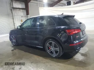 2018 Audi SQ5 Premium Plus z VIN WA1A4AFY9J2099767, wystawiony jako Copart lot #53950745 z przebiegiem 131 450 mil mil oraz Tytuł czysty. Historia ofert i sprzedaży dostępna na DreamBid. Obrazek 2.