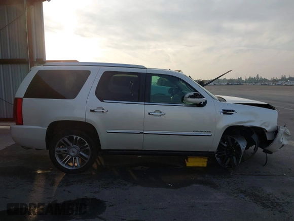 2009 Cadillac Escalade z VIN 1GYFC23229R273227, wystawiony jako IAAI lot #41071598 z przebiegiem 132 263 mil mil oraz . Historia ofert i sprzedaży dostępna na DreamBid. Obrazek 14.