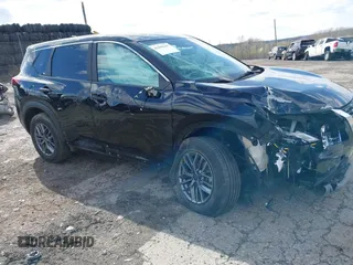 2023 Nissan Rogue S z VIN 5N1BT3AB7PC846860, wystawiony jako IAAI lot #41990397 z przebiegiem 33 450 mil mil oraz . Historia ofert i sprzedaży dostępna na DreamBid. Obrazek 1.